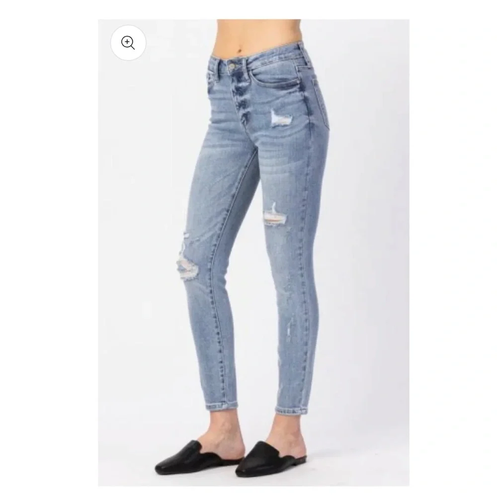 Judy Blue light wash Hi-Waist Destroy Skinny Jean #82330 16w plus - Picture 5 of 6